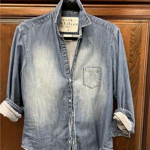 EILEEN
Relaxed Button-Up Shirt Distressed XS